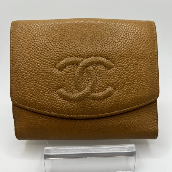 GUC Chanel Beige Caviar Compact Wallet - Picture 1 of 7